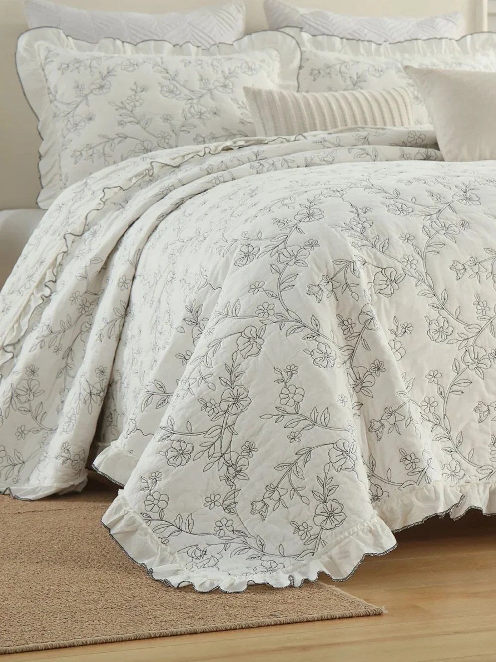 3 PIECE 100% COTTON EMBROIDERED FLORAL RUFFLE LIGHTWEIGHT QUILT BEDSPREAD SET
